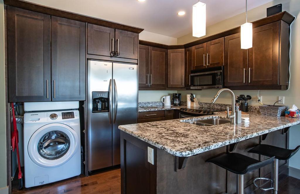 Selkirk Snug By Revelstoke Vacations Appartement Buitenkant foto