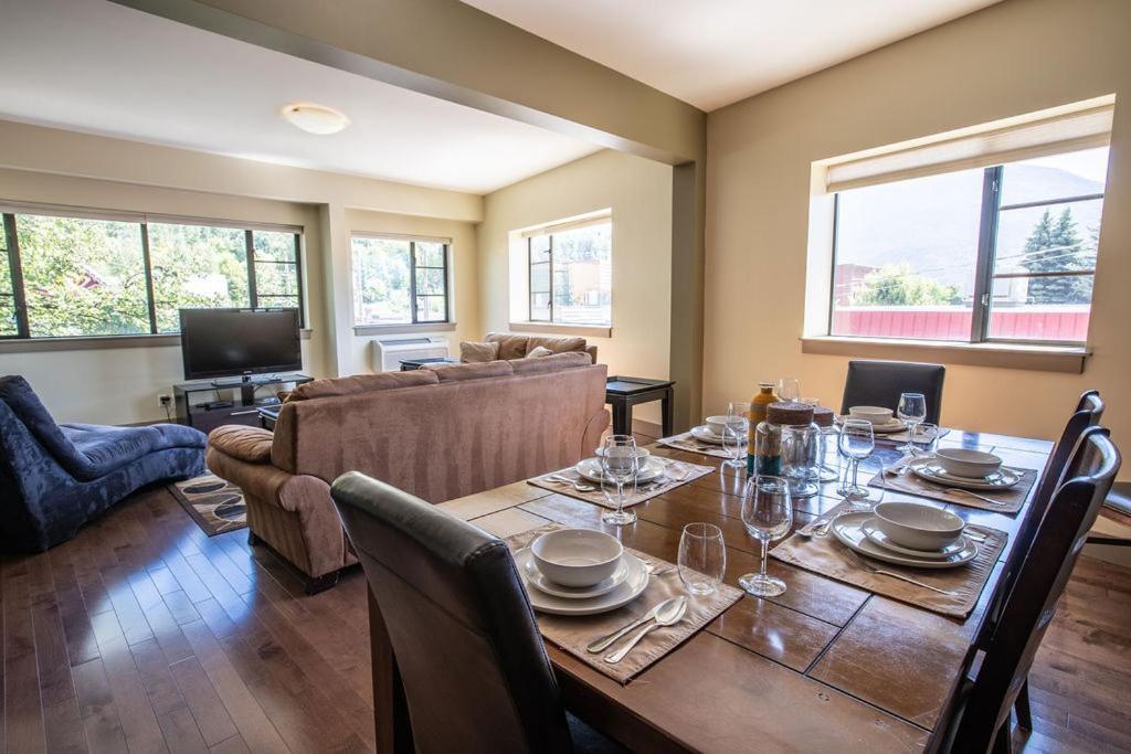Selkirk Snug By Revelstoke Vacations Appartement Buitenkant foto