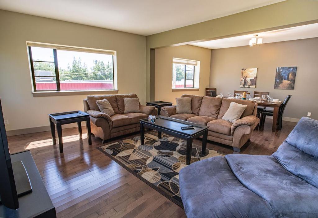 Selkirk Snug By Revelstoke Vacations Appartement Buitenkant foto