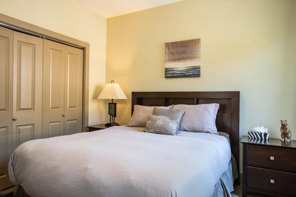 Selkirk Snug By Revelstoke Vacations Appartement Buitenkant foto